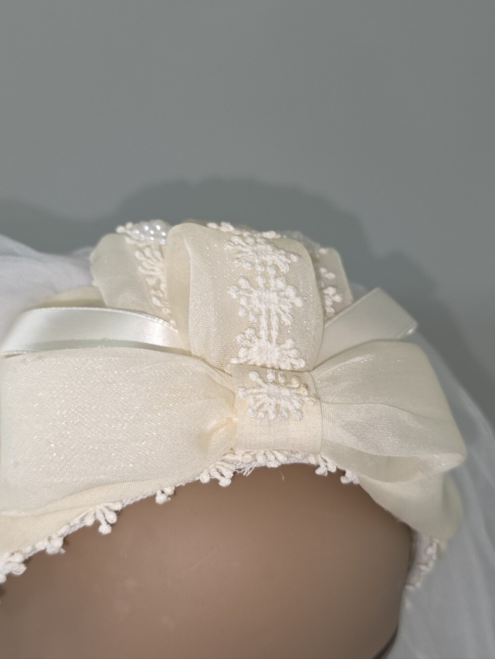 Vintage 1960-70's Juliet Bridal Ivory Lace Bow Veil Headpiece Romance Cathedral - Picture 6 of 16